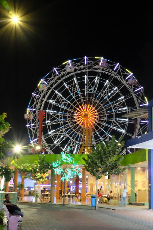 Ferris Wheel Suroboyo Carnival