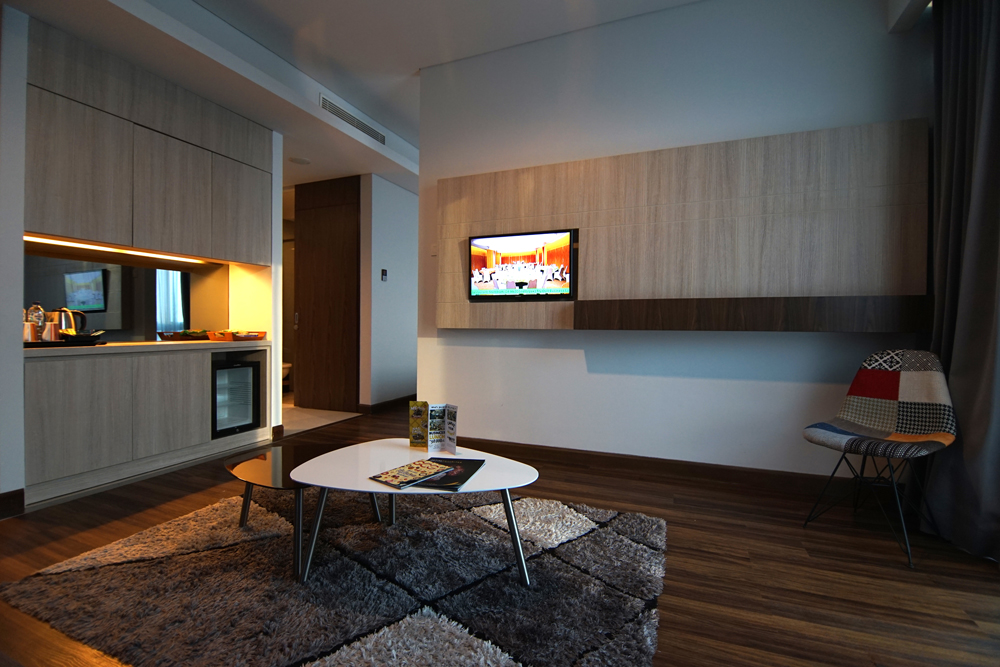 Hotel Ibis Style Surabaya - Junior Room Living Room